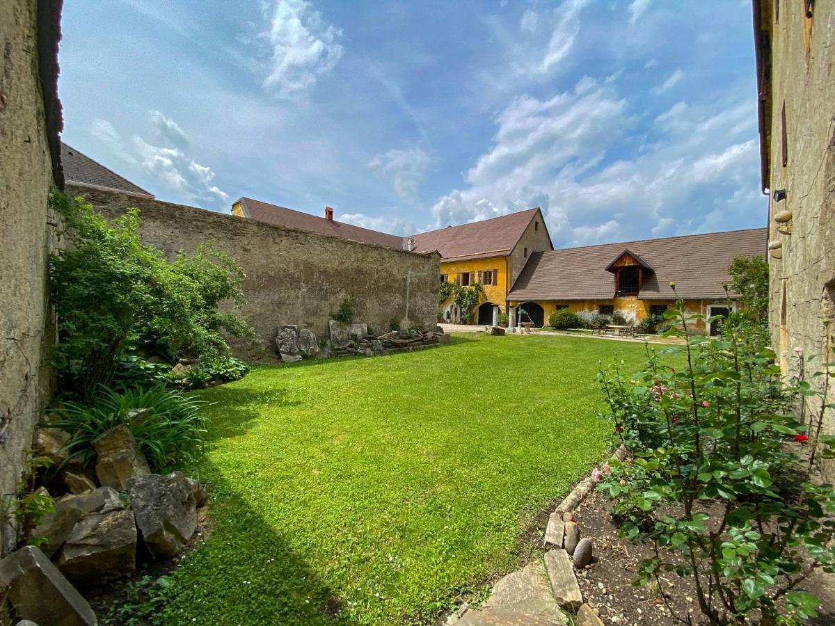 Апартаменты Burg St. Veit, Wohnen Mit Charme Санкт-Файт-ан-дер-Глан Экстерьер фото